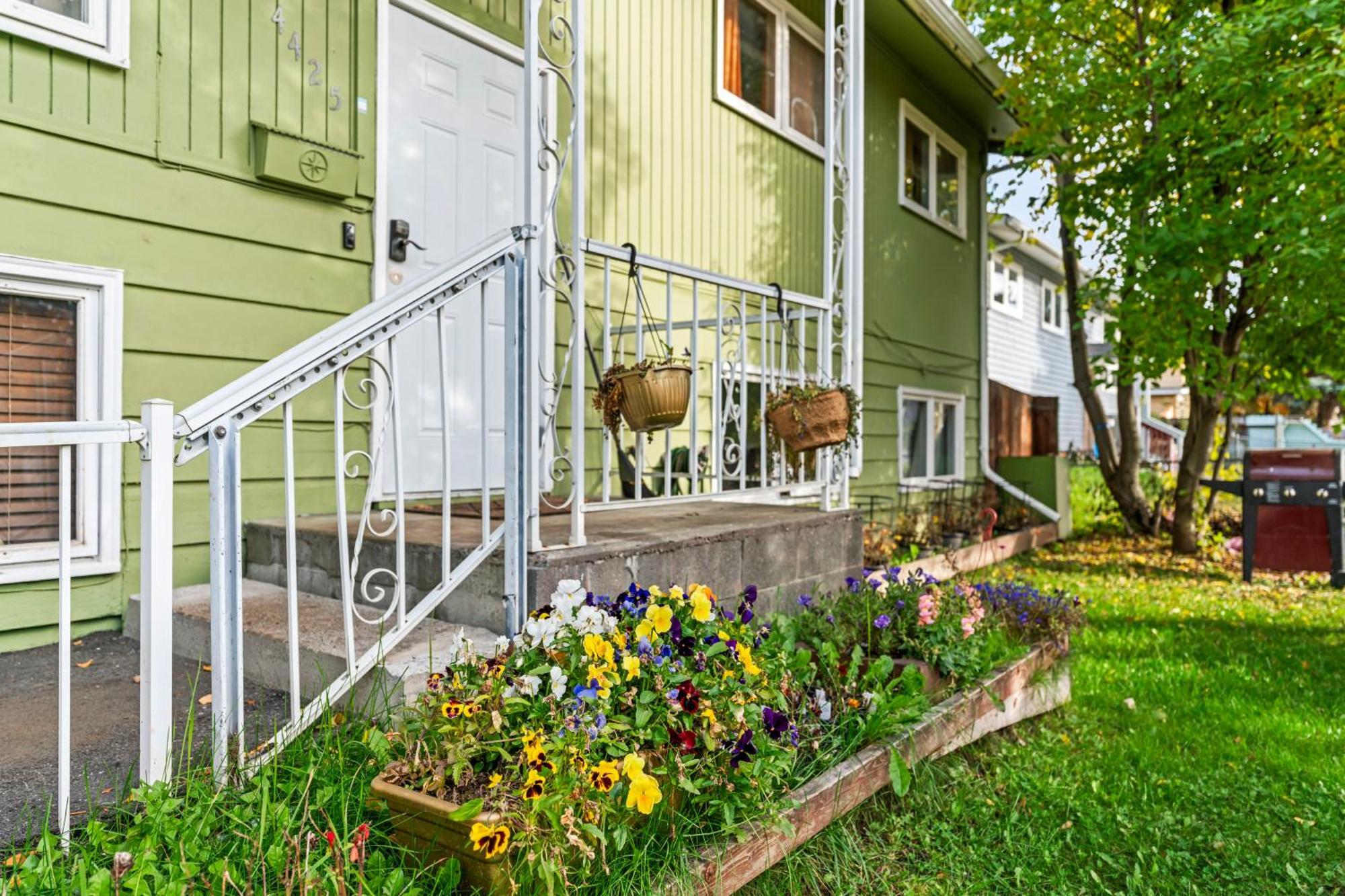 Compact, Comfortable And Cozy Too Анкоридж Экстерьер фото